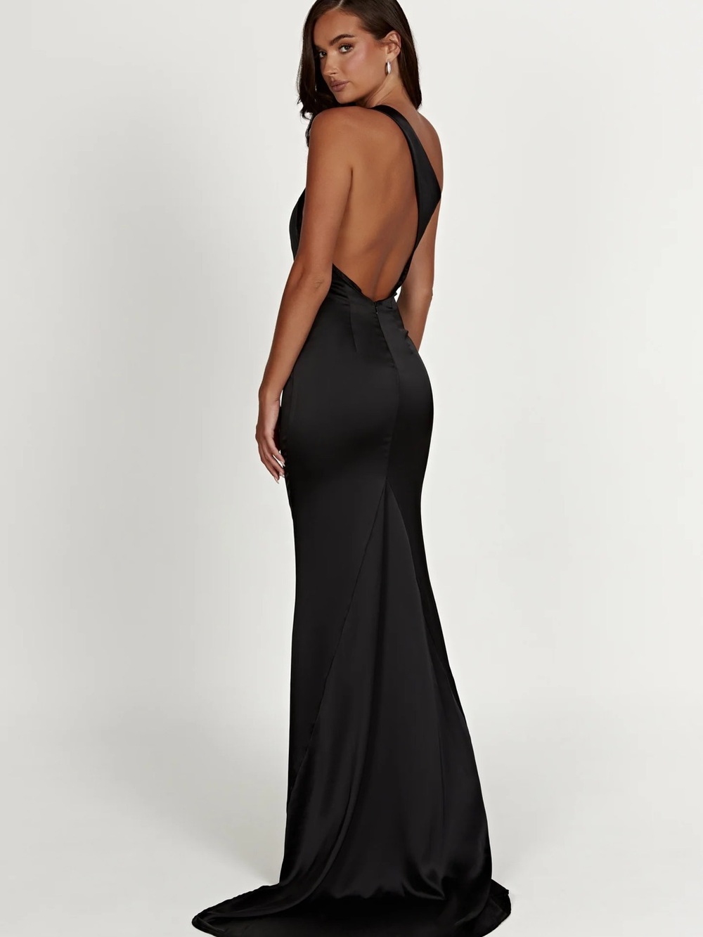 Meshki Harper
One Shoulder Gown - Black